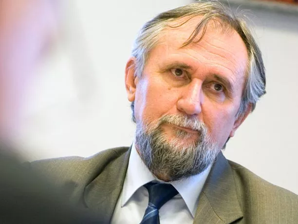 Ángyán belekötött Csányi tehenészetébe