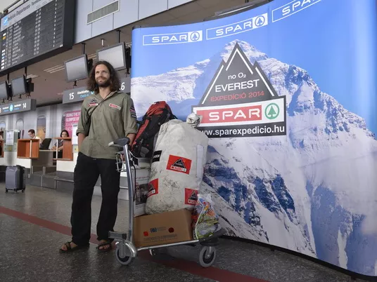 Szavazófülkéből a Mount Everestre