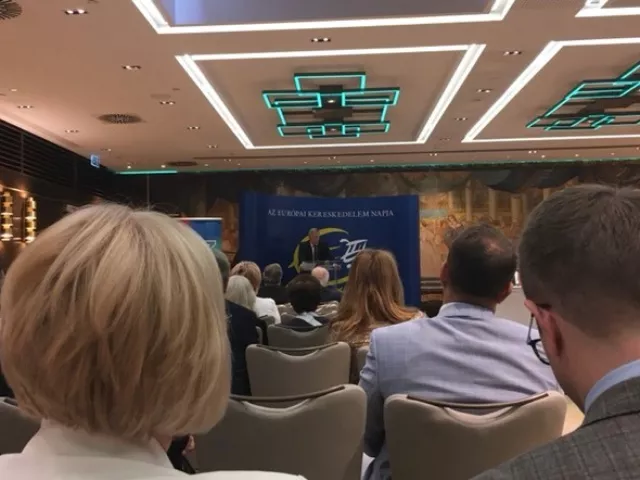 Elkezdtek lefelé vásárolni a fogyasztók