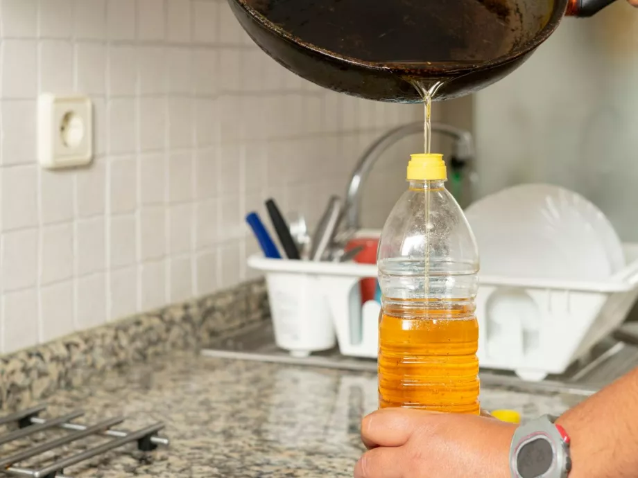 Már a benzinkutakon is leadható a használt sütőolaj