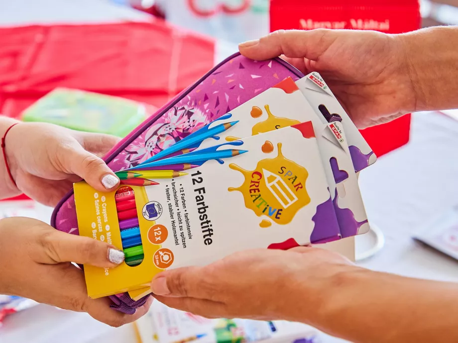 Tanszergyűjtéssel készül a Máltai Szeretetszolgálat és a SPAR az iskolakezdésre