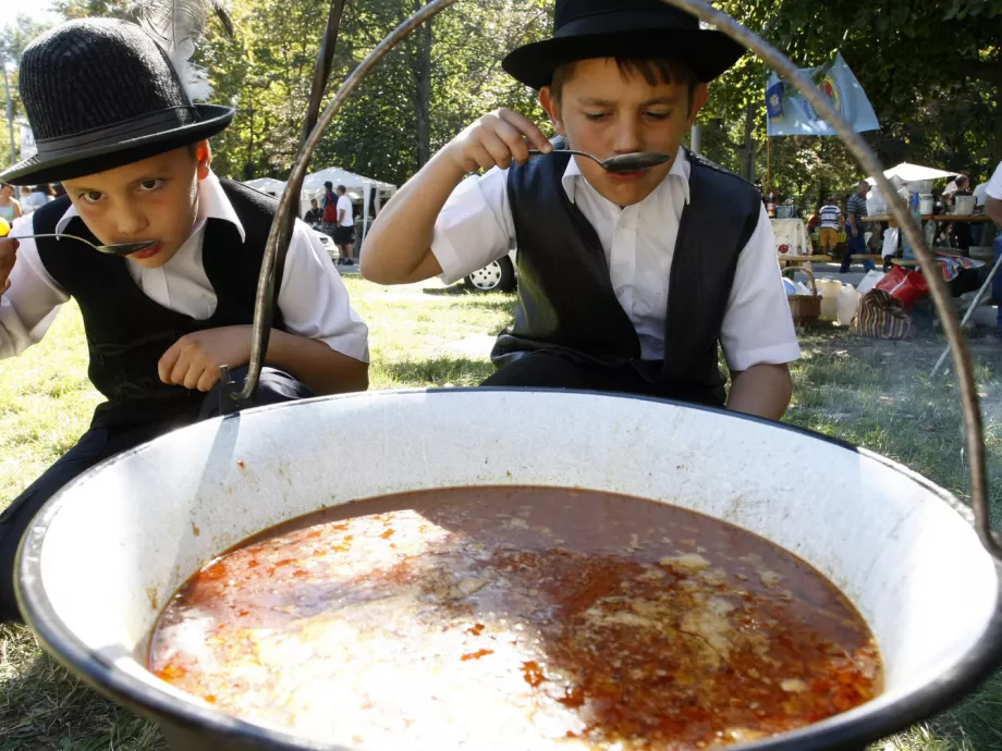 Nem hungarikum a gulyásleves és a dobostorta? Hogy-hogy?