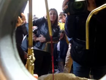 Bárki ingyen ihat az olaszországi borszökőkútból