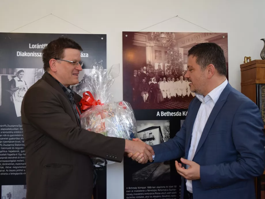 Milliós értékű tisztítószer adománnyal jótékonykodott a Henkel