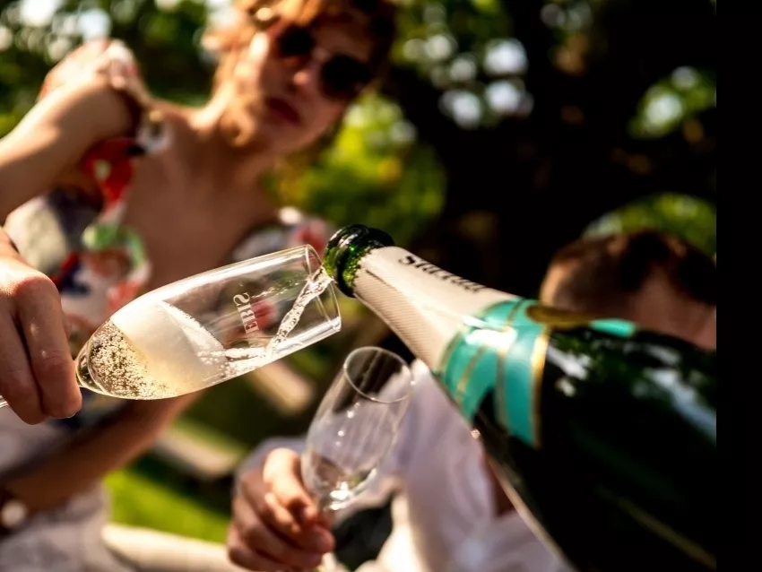 Champagne-bárok nyílnak Budapesten