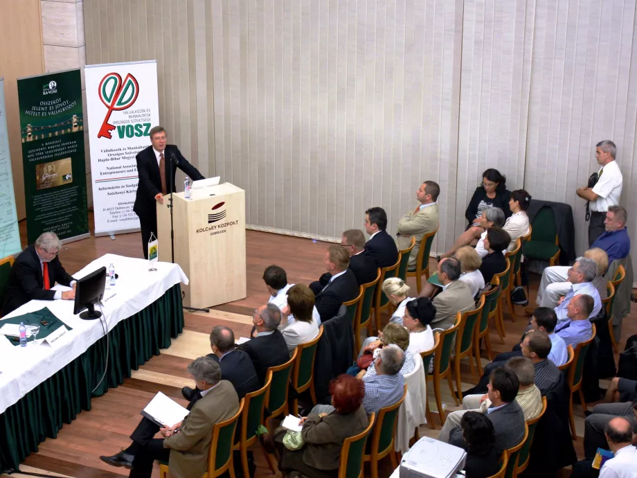Széchenyi Kártya Program: akár 100 millió is felvehető