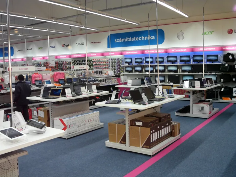 Új elektronikai áruház nyílt az Allee-ban