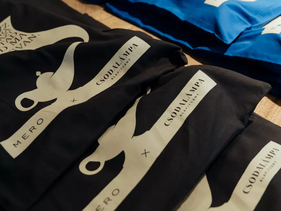 Magyar designer tervezett táskákat a Csodalámpa alapítvány számára