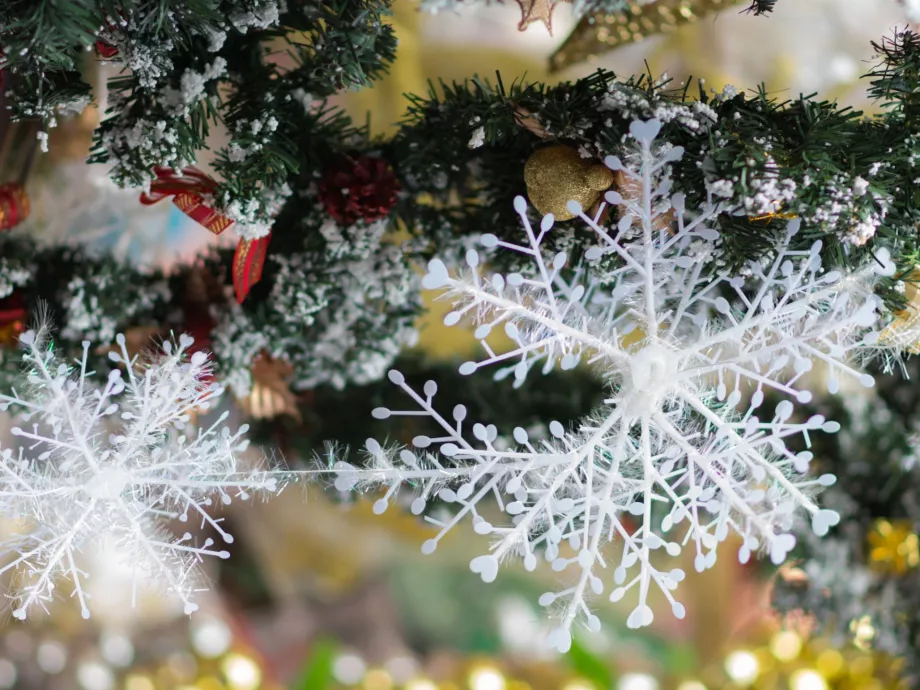 Karácsonyi trendek: mézeskalács-díszítés, okosfények és karcsú műfenyő az idei sláger