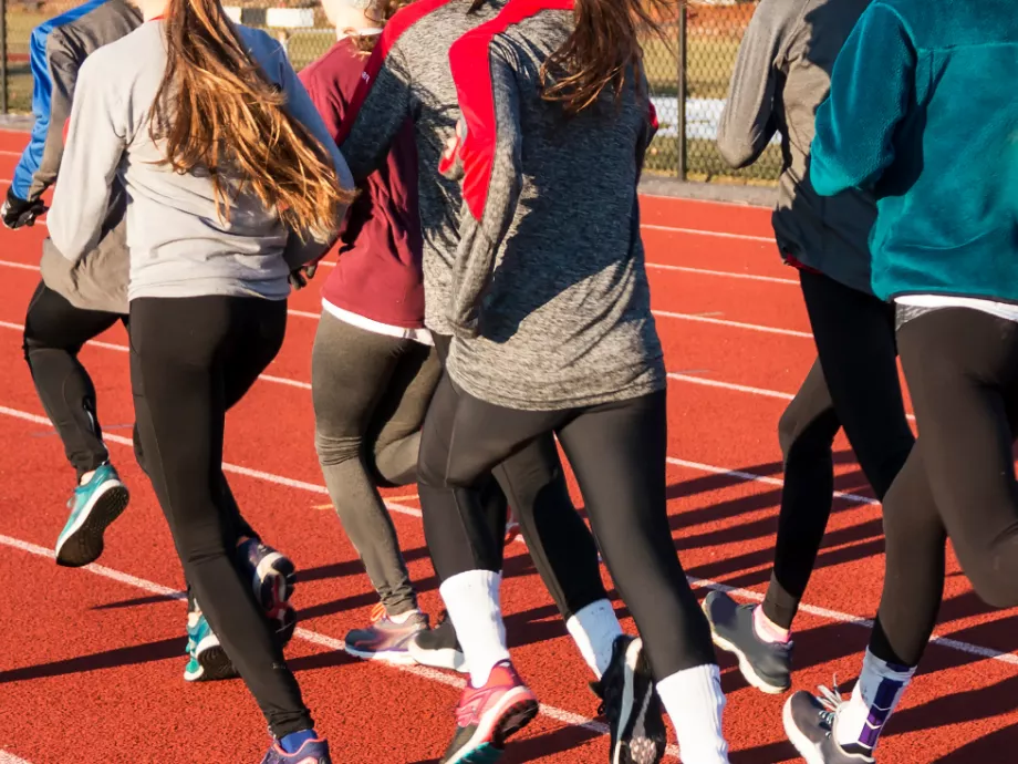 Dove–Nike-összefogás a tinédzser lányok pályán tartására