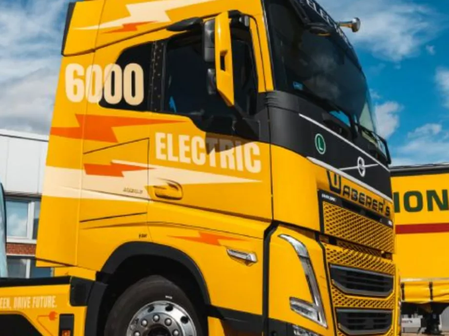 Átvehette hatezredik Volvo FH típusú tehergépjárművét a Waberer’s Csoport